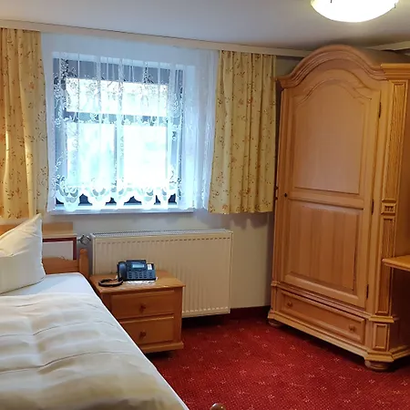 Zum Buergergarten Отель 3*